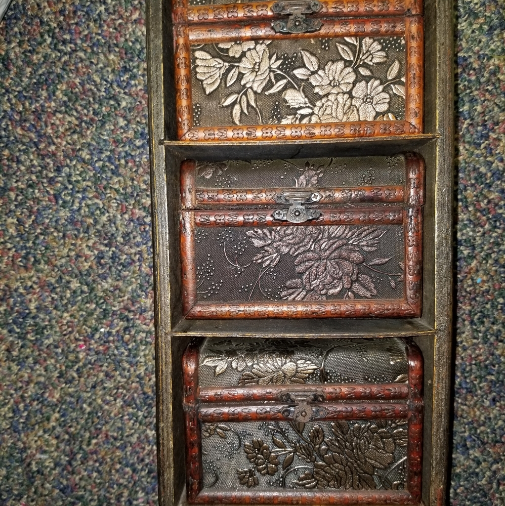 3 small boxed old self unit